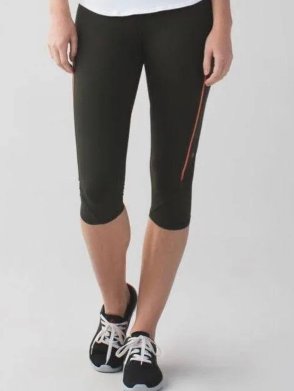 Lululemon Vent it Out Gator Olive Green Capri Luxtreme Leggings Size 6 Or 8